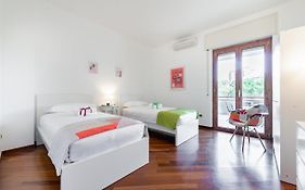 Roomy Apartment With Terrace & Parking